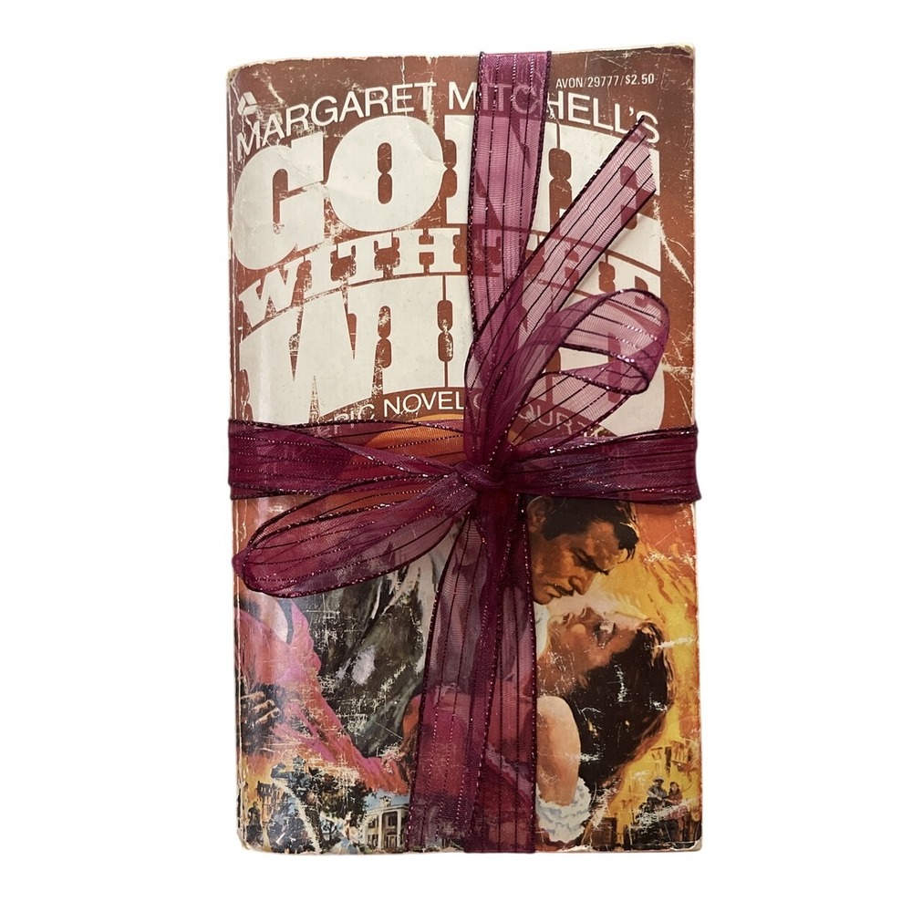 Gone With The Wind by Margaret Mitchell, Vintage Collectible Novel Book‎